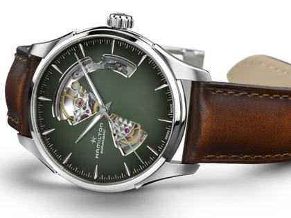 Hamilton Jazzmaster Open Heart Automatik Edelstahl 40mm grünes Zifferblatt braunes Lederband – Herrenuhren Uhr ohne Datum aus Edelstahl und Leder. Das Gehäuse ist rund und silber. Das Lederarmband ist braun. Das Zifferblatt ist ein Index in grün. – Ansicht 3