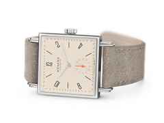 Nomos Glashütte Tetra 27 Champagner Handaufzug Edelstahl 27mm beiges Zifferblatt braunes Lederband – Damenuhren Uhr ohne Datum aus Edelstahl. Das Gehäuse ist quadratisch und silber. Das Lederarmband ist beige. Das Zifferblatt ist arabisch Index und beige. – Ansicht 3