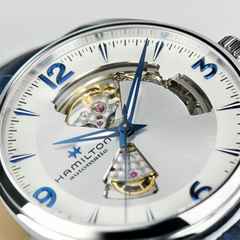 Hamilton Jazzmaster Open Heart Automatik Edelstahl 42mm silbernes Zifferblatt blaues Lederband – Herrenuhren Uhr ohne Datum aus Edelstahl. Das Gehäuse ist rund und silber. Das Lederarmband ist blau. Das Zifferblatt ist arabisch Index und silber. – Ansicht 3