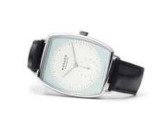 Nomos Glashütte Lux Handaufzug Weißgold 38,5mm weiß-blaues Zifferblatt braunes Lederband – Herrenuhren Uhr ohne Datum aus 750 Weißgold. Das Gehäuse ist sonstige Form und gelbgold. Das Lederarmband ist schwarz. Das Zifferblatt ist ein Index in weiß. – Ansicht 3
