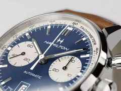 Hamilton American Classic Intra-Matic Auto Chrono 40 mm blaues Zifferblatt braunes Lederband – Herrenuhren Chronograph aus Edelstahl und Leder. Das Gehäuse ist rund und silber. Das Lederarmband ist braun. Das Zifferblatt ist ein Index in blau. – Ansicht 3