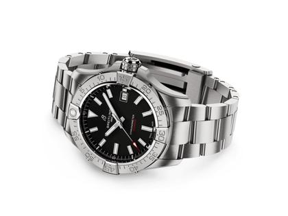 Breitling Avenger Automatik 42 Edelstahl schwarzes Zifferblatt Metallband – Herrenuhren Uhr mit Datum aus Edelstahl. Das Gehäuse ist rund und silber. Das Edelstahlarmband ist silber. Das Zifferblatt ist ein Index in schwarz. – Ansicht 3