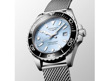 Longines HydroConquest Automatik Edelstahl 39mm blaues Zifferblatt Metallband – Herrenuhren Uhr mit Datum aus Edelstahl. Das Gehäuse ist rund und silber. Das Edelstahlarmband ist silber. Das Zifferblatt ist ein Index in blau. – Ansicht 2