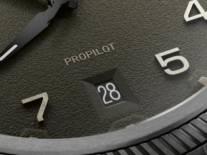 Oris ProPilot Date Automatik Edelstahl 41mm grünes Zifferblatt grünes Lederband – Herrenuhren Uhr mit Datum aus Edelstahl und Leder. Das Gehäuse ist rund und silber. Das Lederarmband ist grün. Das Zifferblatt ist arabisch und grün. – Ansicht 3
