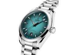 Omega Seamaster Aqua Terra 150M Automatik Edelstahl 38mm türkisfarbenes Zifferblatt Metallband – Herrenuhren Uhr mit Datum aus Edelstahl. Das Gehäuse ist rund und silber. Das Edelstahlarmband ist silber. Das Zifferblatt ist ein Index in türkis. – Ansicht 2