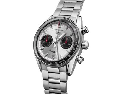 TAG Heuer Carrera Chronograph Automatik Edelstahl 39mm silberfarbenes Zifferblatt Metallband – Herrenuhren Chronograph aus Edelstahl und Keramik. Das Gehäuse ist rund und silber. Das Edelstahlarmband ist silber. Das Zifferblatt ist ein Index in silber. – Ansicht 2