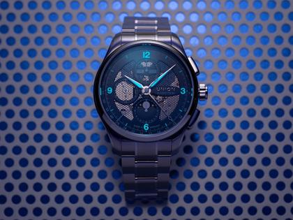 Union Glashütte Belisar Chronograph Mondphase Automatik Edelstahl 42mm blaues Zifferblatt Metallband – Herrenuhren Chronograph aus Edelstahl. Das Gehäuse ist rund und silber. Das Edelstahlarmband ist silber. Das Zifferblatt ist arabisch Index und blau. – Ansicht 7