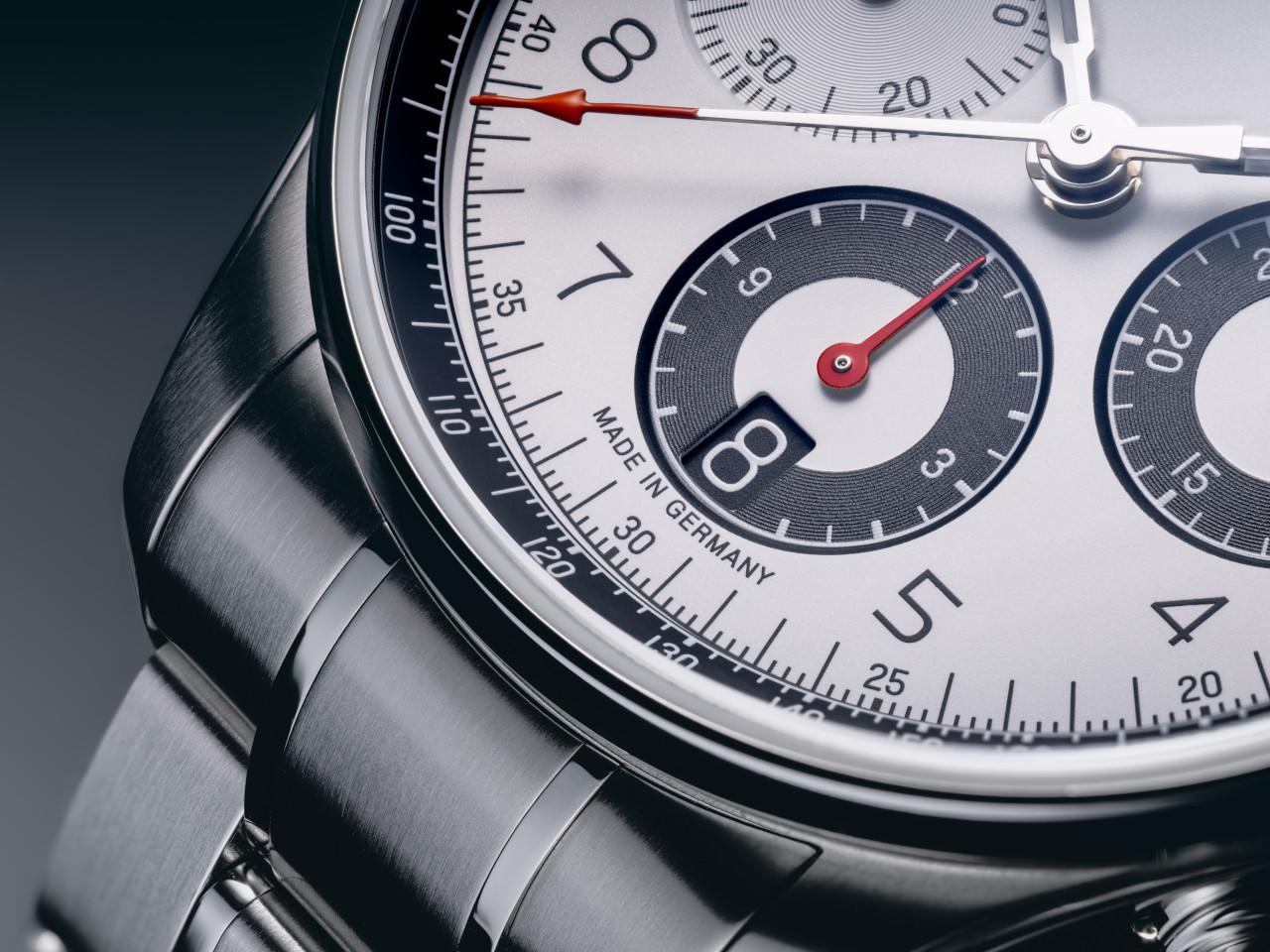 Union Glashütte Belisar Chronograph Automatik Edelstahl 40mm weißes Zifferblatt Metallband – Herrenuhren Chronograph aus Edelstahl. Das Gehäuse ist rund und silber. Das Edelstahlarmband ist silber. Das Zifferblatt ist arabisch Index und weiß. – Ansicht 2