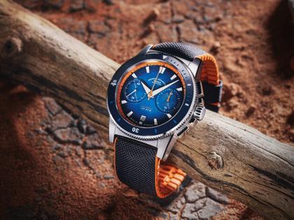 Mühle Glashütte Sportivo Active Chronograph Automatik Edelstahl 42,5mm blaues Zifferblatt blaues Leder-Kautschukband – Herrenuhren Chronograph aus Edelstahl, Kautschuk, Keramik und Leder. Das Gehäuse ist rund und silber. Das Kautschuk / Kunststoff / Silikon Armband ist blau. Das Zifferblatt ist ein Index in blau. – Ansicht 3
