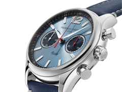 Frederique Constant Classics Vintage Rally Healey Chronograph Automatik Edelstahl 42mm blaues Zifferblatt blaues Lederband limitiert – Herrenuhren Chronograph aus Edelstahl und Leder. Das Gehäuse ist rund und silber. Das Lederarmband ist blau. Das Zifferblatt ist arabisch Index und blau. – Ansicht 3