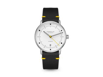 Sternglas Naos Edition Bauhaus X Gelb Automatik Edelstahl 38mm beiges Zifferblatt schwarzes Lederband – Herrenuhren Uhr mit Datum aus Edelstahl. Das Gehäuse ist rund und silber. Das Lederarmband ist schwarz. Das Zifferblatt ist ein Index in beige.