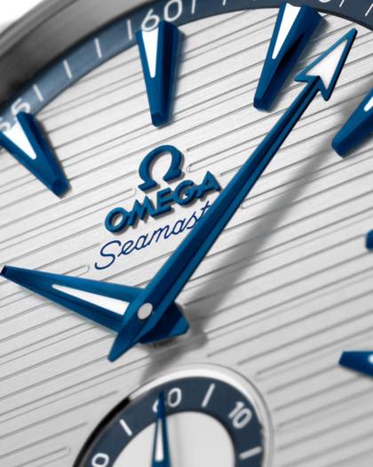 Omega Seamaster Aqua Terra 150M Automatik Kleine Sekunde Edelstahl 41mm silbernes Zifferblatt Metallband – Herrenuhren Uhr mit Datum aus Edelstahl und Kautschuk. Das Gehäuse ist rund und silber. Das Edelstahlarmband ist silber. Das Zifferblatt ist ein Index in silber. – Ansicht 3