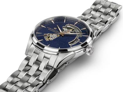 Hamilton Jazzmaster Open Heart Automatik Edelstahl 42mm blaues Zifferblatt Metallband – Herrenuhren Uhr ohne Datum aus Edelstahl. Das Gehäuse ist rund und silber. Das Edelstahlarmband ist silber. Das Zifferblatt ist ein Index in blau. – Ansicht 2