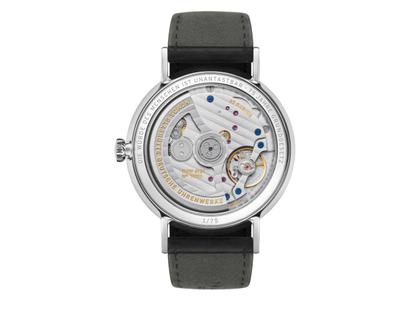 Nomos Glashütte Ludwig Neomatik 41 Datum 75 Jahre Grundgesetz Automatik Edelstahl 41mm weißes Zifferblatt schwarzes Lederband limitiert – Herrenuhren Uhr mit Datum aus Edelstahl und Leder. Das Gehäuse ist rund und silber. Das Lederarmband ist schwarz. Das Zifferblatt ist römisch Index und weiß. – Ansicht 2