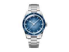 Omega Seamaster 300 Automatik Edelstahl 41mm blaues Zifferblatt Metallband Summer Blue – Herrenuhren Uhr ohne Datum aus Edelstahl und Keramik. Das Gehäuse ist rund und silber. Das Edelstahlarmband ist silber. Das Zifferblatt ist arabisch Index und blau.
