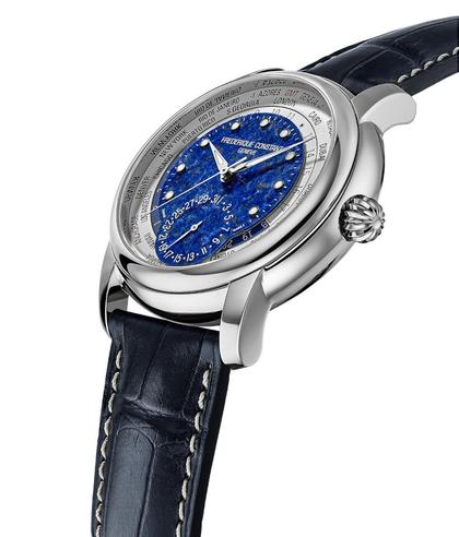 Frederique Constant Classics Worldtimer Manufacture GMT Automatik Edelstahl 42mm blaues Zifferblatt Lapislazuli blaues Lederband Limited Edition – Herrenuhren Uhr mit Datum aus Edelstahl und Leder. Das Gehäuse ist rund und silber. Das Lederarmband Kroko / Alligator ist blau. Das Zifferblatt ist ein Index in blau. – Ansicht 3