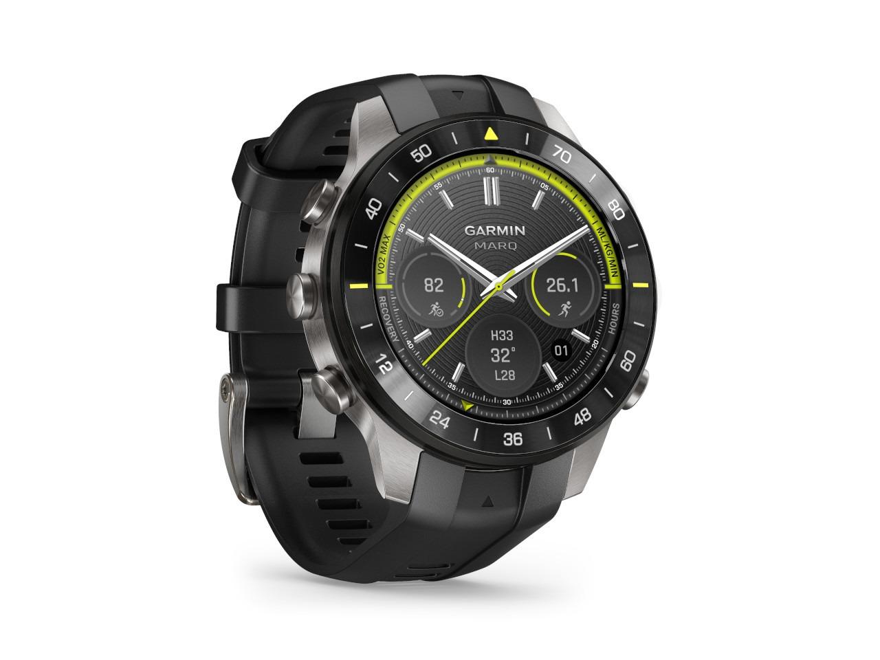 Garmin MARQ Athlete Gen 3 Titan 47mm digitales Display schwarzes Kautschukband – Herrenuhren Uhr Multifunktion aus Kautschuk, Keramik und Titan. Das Gehäuse ist rund und grau. Das Kautschuk / Kunststoff / Silikon Armband ist schwarz. Der Zifferblatt ist digital. – Ansicht 5