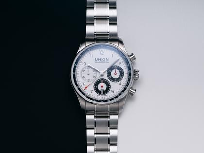 Union Glashütte Belisar Chronograph Automatik Edelstahl 40mm weißes Zifferblatt Metallband – Herrenuhren Chronograph aus Edelstahl. Das Gehäuse ist rund und silber. Das Edelstahlarmband ist silber. Das Zifferblatt ist arabisch Index und weiß. – Ansicht 4