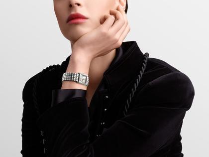 Longines DolceVita   Mini Quarz Edelstahl 22x29mm silbernes Zifferblatt mit Brillanten Metallband – Damenuhren Uhr ohne Datum aus Edelstahl. Das Gehäuse ist rechteckig und silber. Das Edelstahlarmband ist silber. Das Zifferblatt ist römisch und silber. – Ansicht 5