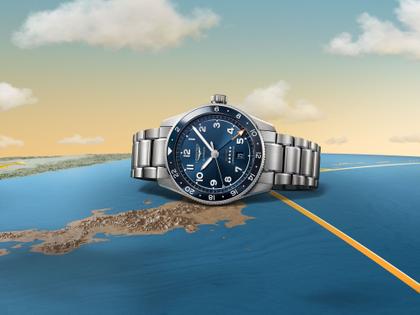 Longines Spirit Zulu Time Automatik Edelstahl 42mm blaues Zifferblatt Metallband – Herrenuhren Uhr mit Datum aus Edelstahl und Keramik. Das Gehäuse ist rund und silber. Das Edelstahlarmband ist silber. Das Zifferblatt ist arabisch und blau. – Ansicht 6