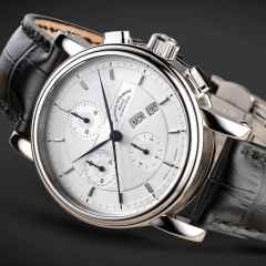 Mühle Glashütte Teutonia II Chronograph Automatik Edelstahl 42mm silbernes Zifferblatt schwarzes Lederband – Herrenuhren Chronograph aus Edelstahl. Das Gehäuse ist rund und silber. Das Lederarmband Kroko / Alligator ist schwarz. Das Zifferblatt ist ein Index in silber. – Ansicht 3