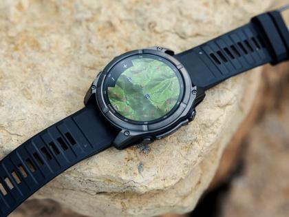 Garmin Fenix 9 faserverstärktes Polymer 51mm digitales Display schwarzes Silikonband – Herrenuhren Uhr Multifunktion aus Kautschuk, Kunststoff und Titan. Das Gehäuse ist rund und schwarz. Das Kautschuk / Kunststoff / Silikon Armband ist schwarz. Das Zifferblatt ist digital und schwarz. – Ansicht 7
