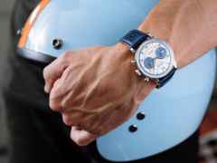 Union Glashütte Noramis Chronograph Sachsen Classic 2024 Limited Edition Automatik Edelstahl 42mm beiges Zifferblatt blaues Lederband – Herrenuhren Chronograph aus Edelstahl und Leder. Das Gehäuse ist rund und silber. Das Lederarmband ist blau. Das Zifferblatt ist arabisch Index und beige. – Ansicht 8