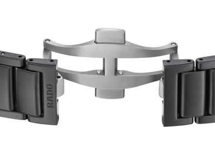 Rado True Round x Les Couleurs Le Corbusier Automatik Keramik 40mm schwarzes Zifferblatt schwarzes Keramikband – Herrenuhren Uhr ohne Datum aus Keramik und Titan. Das Gehäuse ist rund und schwarz. Das Keramikarmband ist schwarz. Das Zifferblatt ist ohne Zeichen und schwarz. – Ansicht 5