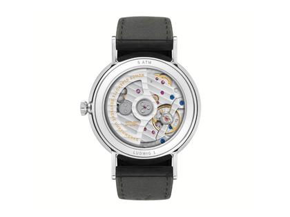 Nomos Glashütte Ludwig neomatik 39 Automatik Edelstahl weißes Zifferblatt Metallband – Herrenuhren Uhr ohne Datum aus Edelstahl. Das Gehäuse ist rund und silber. Das Edelstahlarmband ist silber. Das Zifferblatt ist arabisch Index und weiß. – Ansicht 3