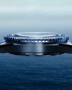 Omega Seamaster Planet Ocean 600M Automatik Edelstahl 42mm schwarzes Zifferblatt blaue Keramiklünette Metallband – Herrenuhren Uhr ohne Datum aus Edelstahl und Keramik. Das Gehäuse ist rund und silber. Das Edelstahlarmband ist silber. Das Zifferblatt ist arabisch Index und schwarz. – Ansicht 5