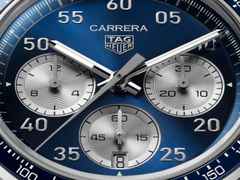 TAG Heuer Carrera Chronograph Sport Automatik Edelstahl 42mm blaues Zifferblatt braunes Lederband – Herrenuhren Chronograph aus Edelstahl und Keramik. Das Gehäuse ist rund und silber. Das Lederarmband ist braun. Das Zifferblatt ist arabisch Index und blau. – Ansicht 6