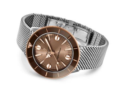Breitling Superocean Heritage 57 Highlands Automatik Edelstahl 38mm braunes Zifferblatt Metallband – Herrenuhren Uhr ohne Datum aus 750 Rotgold, Edelstahl und Keramik. Das Gehäuse ist rund und silber-roségold. Das Edelstahlarmband ist silber. Das Zifferblatt ist ein Index in braun. – Ansicht 2