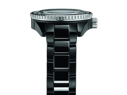 Rado Captain Cook  Keramik schwarz Keramikband – Herrenuhren Uhr ohne Datum aus Keramik. Das Gehäuse ist rund und schwarz. Das Keramikarmband ist schwarz. Das Zifferblatt ist ein Index in schwarz. – Ansicht 3