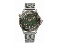 Omega Seamaster Diver 300M Automatik Titan 42mm grünes Zifferblatt Metallband – Herrenuhren Uhr ohne Datum aus 375 Gelbgold, Aluminium, Bronze und Titan. Das Gehäuse ist rund und silber. Das Edelstahlarmband ist silber. Das Zifferblatt ist ein Index in grün.