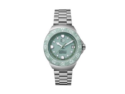 Herrenuhren Uhr mit Datum aus Edelstahl und Kunststoff. Das Gehäuse ist rund und silber. Das Edelstahlarmband ist silber. Das Zifferblatt ist ein Index in grün.