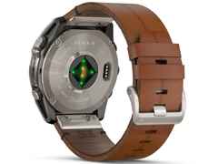 Garmin fenix 8 51mm AMOLED faserverstärktes Polymer Titan carbongrau beschichtet braunes Lederband – Herrenuhren Uhr Multifunktion aus DLC beschichtet und Titan. Das Gehäuse ist rund und grau. Das Lederarmband ist braun. Das Zifferblatt ist digital und schwarz. – Ansicht 4
