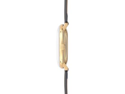 Junghans Max Bill Automatic Edelstahl PVD-Gelbgold 34mm graues Zifferblatt graues Lederband – Damenuhren Uhr mit Datum aus Edelstahl und PVD beschichtet. Das Gehäuse ist rund und gelbgold. Das Lederarmband ist grau. Das Zifferblatt ist ein Index in grau. – Ansicht 2