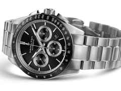Hamilton Jazzmaster Performer Auto Chrono Edelstahl 42mm schwarzes Zifferblatt Metallband – Herrenuhren Chronograph aus Edelstahl. Das Gehäuse ist rund und silber. Das Edelstahlarmband ist silber. Das Zifferblatt ist arabisch Index und schwarz. – Ansicht 3
