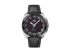 Junghans 1972 Mega Solar Chronograph Funkuhr Edelstahl 43mm schwarzes Zifferblatt schwarzes Lederband – Herrenuhren Chronograph aus Edelstahl und Leder. Das Gehäuse ist rund und silber. Das Lederarmband ist schwarz. Das Zifferblatt ist ein Index in schwarz.