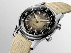Longines Legend Diver Automatik Edelstahl 42mm beiges Zifferblatt beiges Lederband – Herrenuhren Uhr mit Datum aus Edelstahl. Das Gehäuse ist rund und silber. Das Textilarmband ist beige. Das Zifferblatt ist arabisch Index und beige. – Ansicht 2