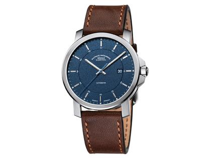 Mühle Glashütte 29er Casual Automatik Edelstahl 42,4mm blaues Zifferblatt beiges Canvasband – Herrenuhren Uhr mit Datum aus Edelstahl und Leder. Das Gehäuse ist rund und silber. Das Textilarmband ist grau. Das Zifferblatt ist ein Index in blau. – Ansicht 4