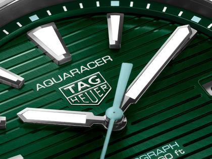 TAG Heuer Aquaracer Professional 200 Solargraph Quarz Edelstahl 40mm grünes Zifferblatt Metallband – Herrenuhren Uhr mit Datum aus Edelstahl. Das Gehäuse ist rund und silber. Das Edelstahlarmband ist silber. Das Zifferblatt ist ein Index in grün. – Ansicht 5