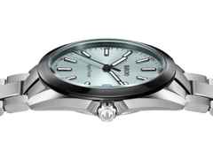 Rado HyperChrome Quarz Edelstahl 41,5mm blaues Zifferblatt Metallband – Herrenuhren Uhr mit Datum aus Edelstahl und Keramik. Das Gehäuse ist rund und silber. Das Edelstahlarmband ist silber. Das Zifferblatt ist ein Index in blau. – Ansicht 3
