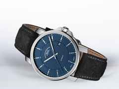 Mühle Glashütte 29er Casual Automatik Edelstahl 42,4mm blaues Zifferblatt beiges Canvasband – Herrenuhren Uhr mit Datum aus Edelstahl und Leder. Das Gehäuse ist rund und silber. Das Textilarmband ist grau. Das Zifferblatt ist ein Index in blau. – Ansicht 2