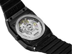 Rado Anatom Automatik Keramik 32,5mm schwarz-grünes Zifferblatt schwarzes Kautschukband – Damenuhren Uhr mit Datum aus Edelstahl, Kautschuk und Keramik. Das Gehäuse ist rechteckig und schwarz. Das Kautschuk / Kunststoff / Silikon Armband ist schwarz. Das Zifferblatt ist ein Index in grün. – Ansicht 4