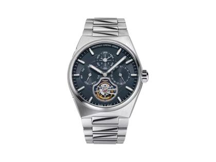 Herrenuhren Uhr mit Kalender aus Edelstahl und Leder. Das Gehäuse ist rund und silber. Das Edelstahlarmband ist silber. Das Zifferblatt ist ein Index in blau.