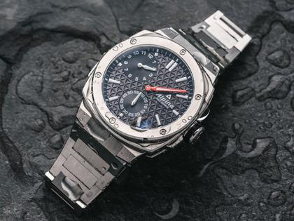 Alpina Alpiner x Fratello Extreme Regulator Automatik Edelstahl 41mm schwarzes Zifferblatt Metallband – Herrenuhren Uhr ohne Datum aus Edelstahl. Das Gehäuse ist rund und silber. Das Edelstahlarmband ist silber. Das Zifferblatt ist ein Index in schwarz. – Ansicht 8
