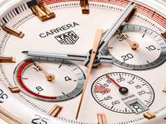 TAG Heuer Carrera Chronosprint x Porsche Automatik Roségold 42mm beiges Zifferblatt braunes Lederband – Herrenuhren Chronograph aus 750 Rotgold. Das Gehäuse ist rund und roségold. Das Lederarmband ist braun. Das Zifferblatt ist ein Index in beige. – Ansicht 3