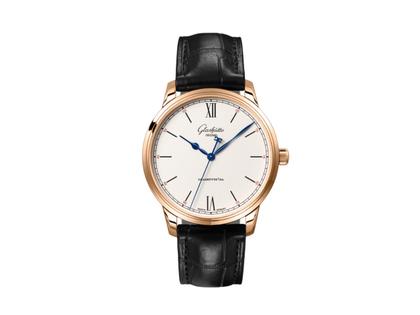 Glashütte Original Senator Excellence Automatik Rotgold 40mm helles Zifferblatt schwarzes Lederband – Herrenuhren Uhr ohne Datum aus 750 Rotgold. Das Gehäuse ist rund und roségold. Das Lederarmband Kroko / Alligator ist schwarz. Das Zifferblatt ist römisch Index und silber.