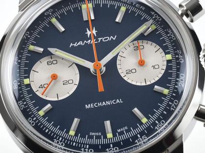 Hamilton American Classic Intra-Matic Chronograph H Handaufzug Edelstahl 40mm blaues Zifferblatt braunes Lederband – Herrenuhren Chronograph aus Edelstahl. Das Gehäuse ist rund und silber. Das Lederarmband ist braun. Das Zifferblatt ist ein Index in blau. – Ansicht 4